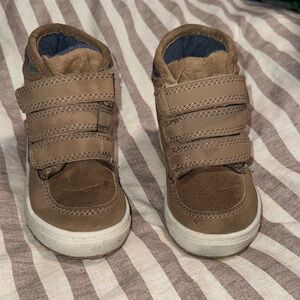Kids OshKosh B’gosh Velcro High-Top Sneakers in Brown